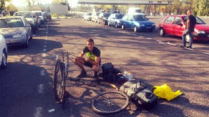 nos faltaban tornillos para montar la bici...